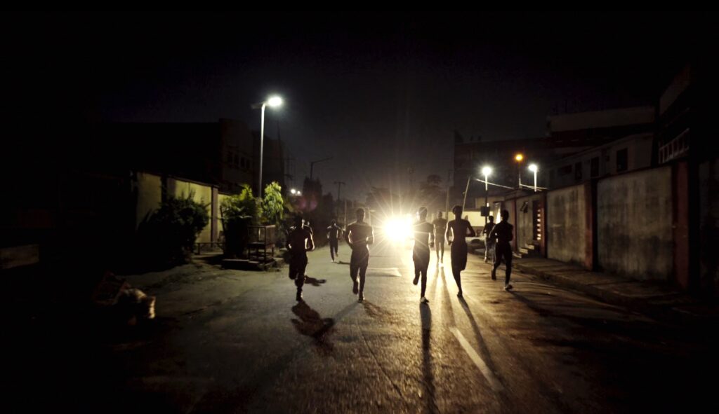 People running at night. Dear Beloved Friend af Kininso Koncepts og Dries Verhoeven. Foto: PR, Metropolis Festivalen